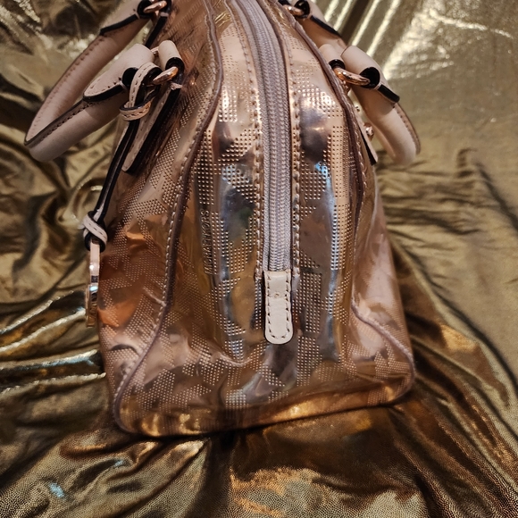 Pre-loved Michael Kors rose gold netallic purse - Picture 4 of 11